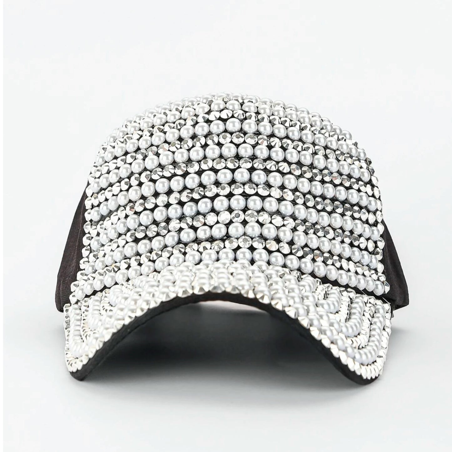 GORRA CON PIEDRITAS