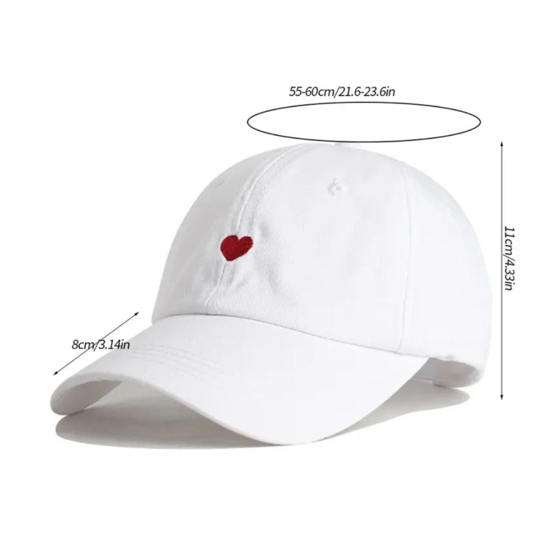 GORRA CON DISEÑO DE CORAZÓN