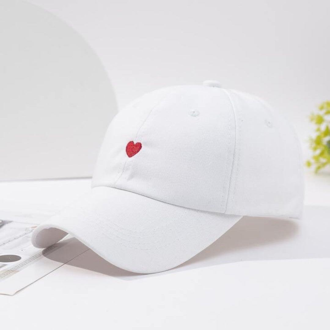 GORRA CON DISEÑO DE CORAZÓN