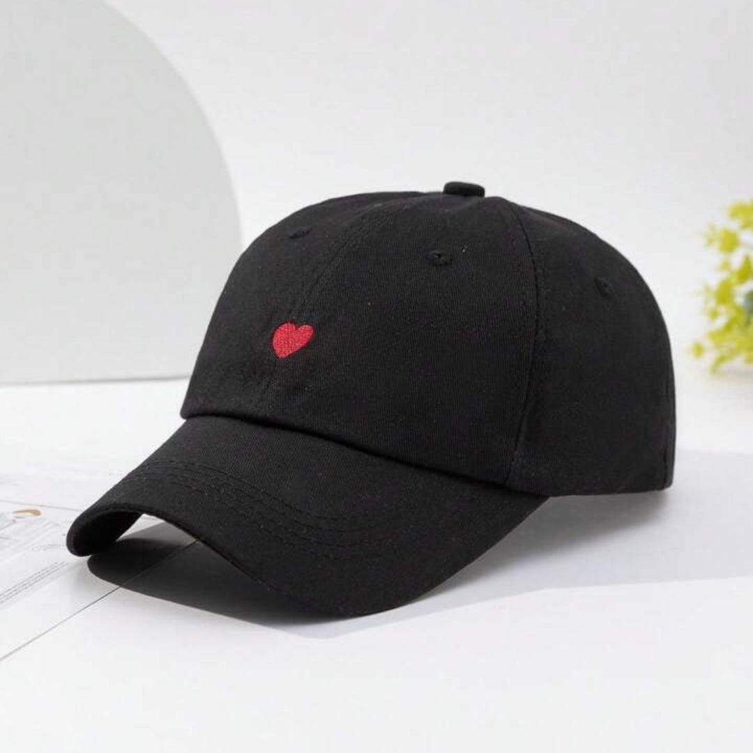 GORRA CON DISEÑO DE CORAZÓN