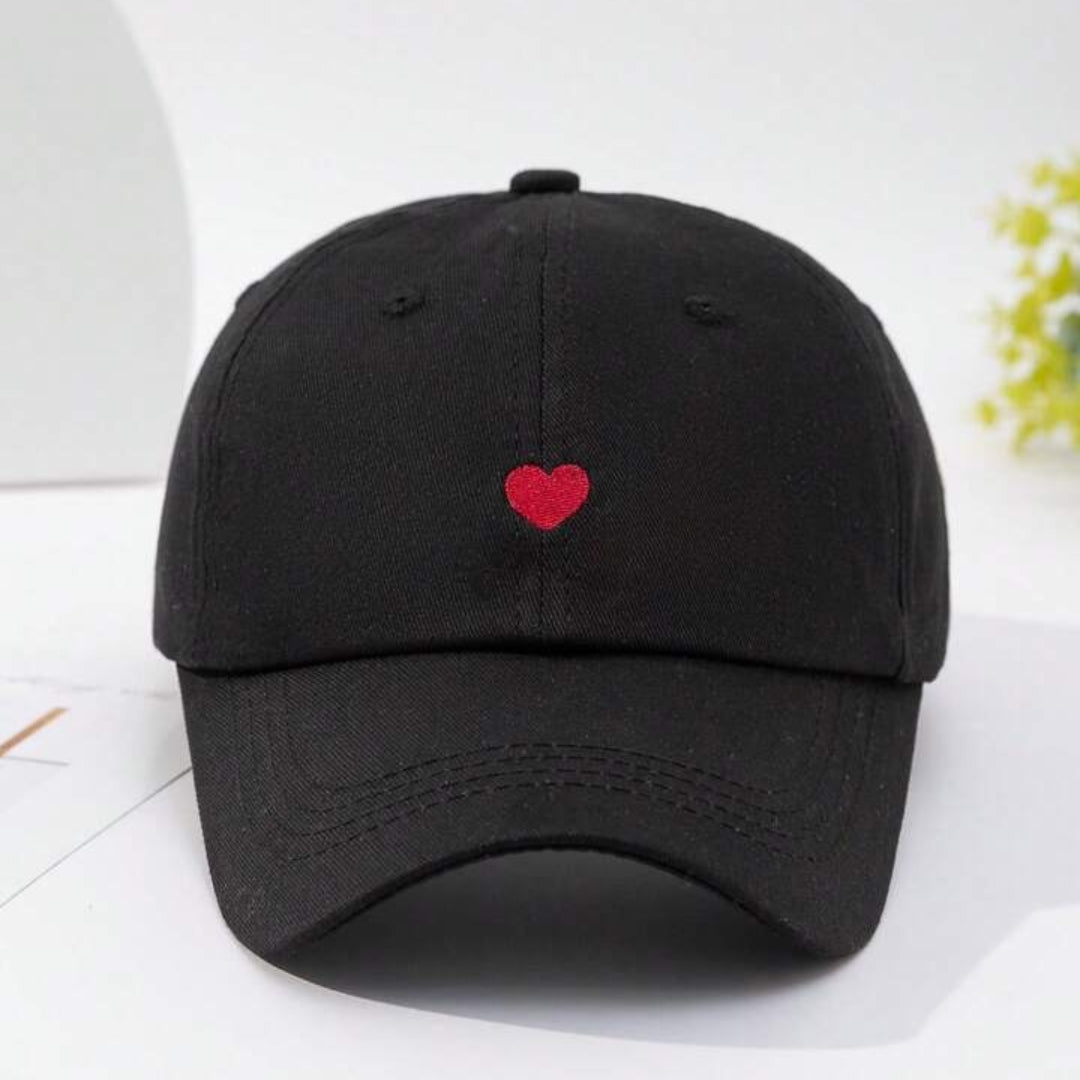 GORRA CON DISEÑO DE CORAZÓN