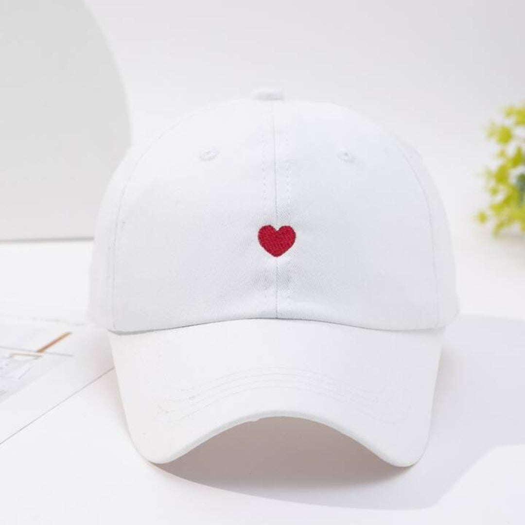 GORRA CON DISEÑO DE CORAZÓN
